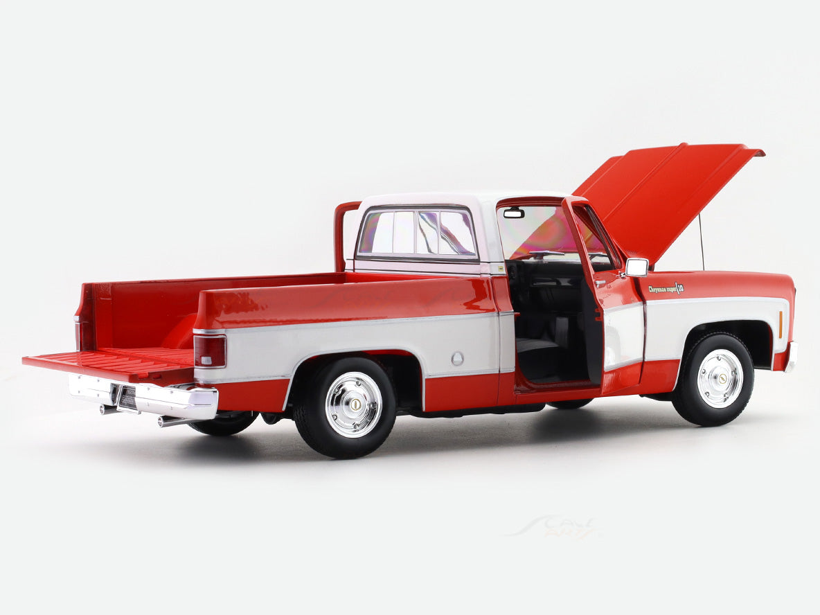 1974 Chevrolet Cheyenne Super C-10 red 1:18 Maisto licensed diecast scale model collectible