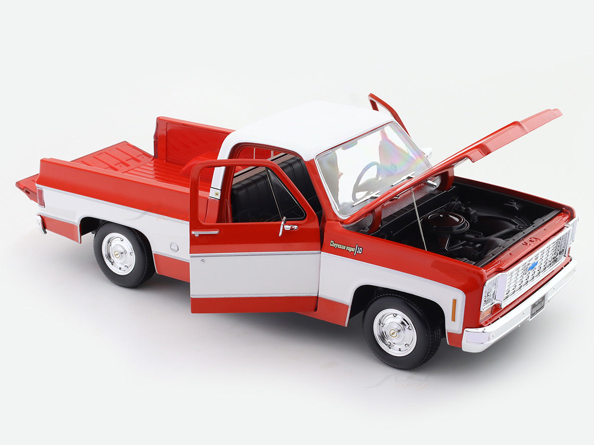 1974 Chevrolet Cheyenne Super C-10 red 1:18 Maisto licensed diecast scale model collectible