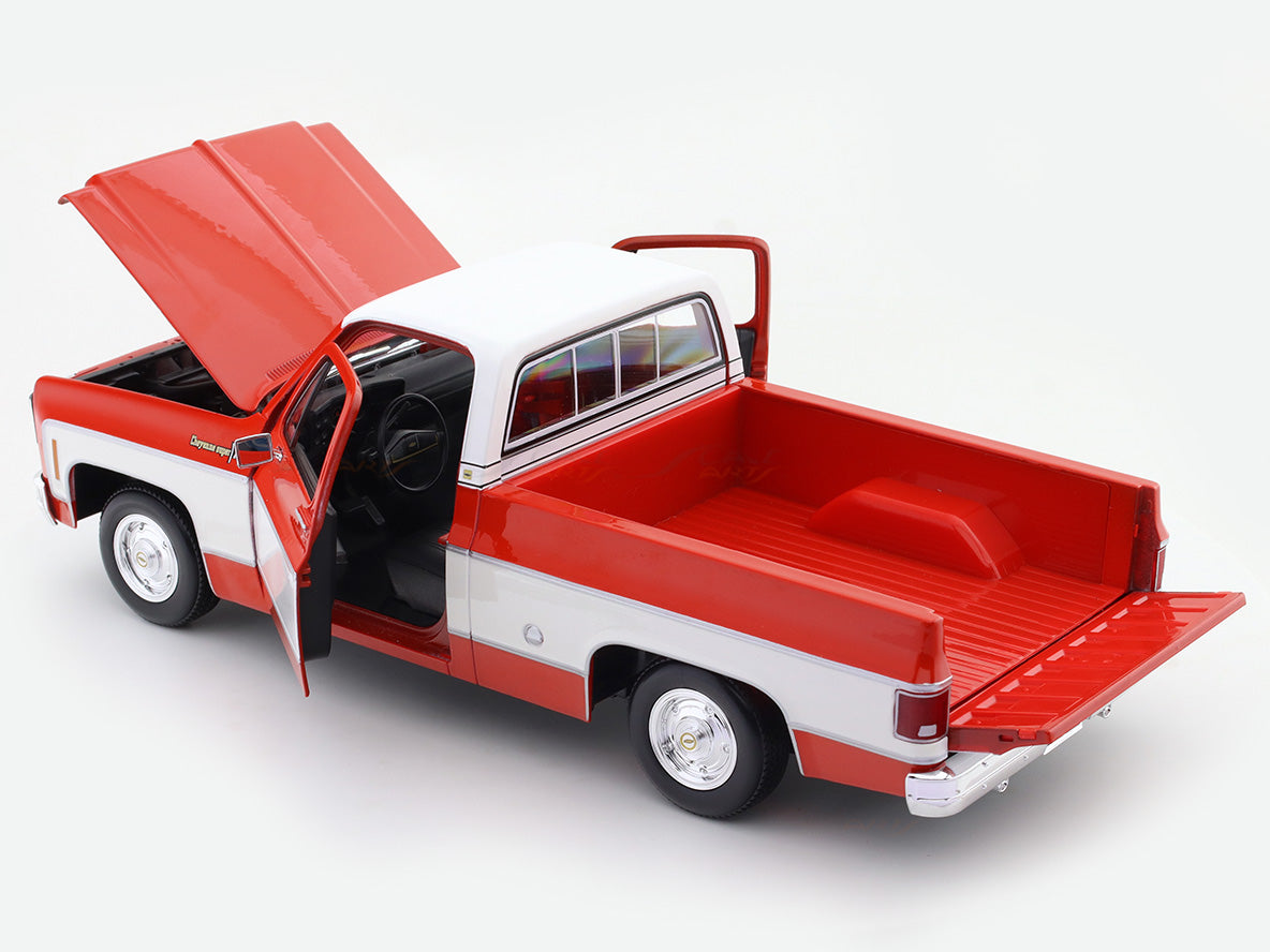 1974 Chevrolet Cheyenne Super C-10 red 1:18 Maisto licensed diecast scale model collectible