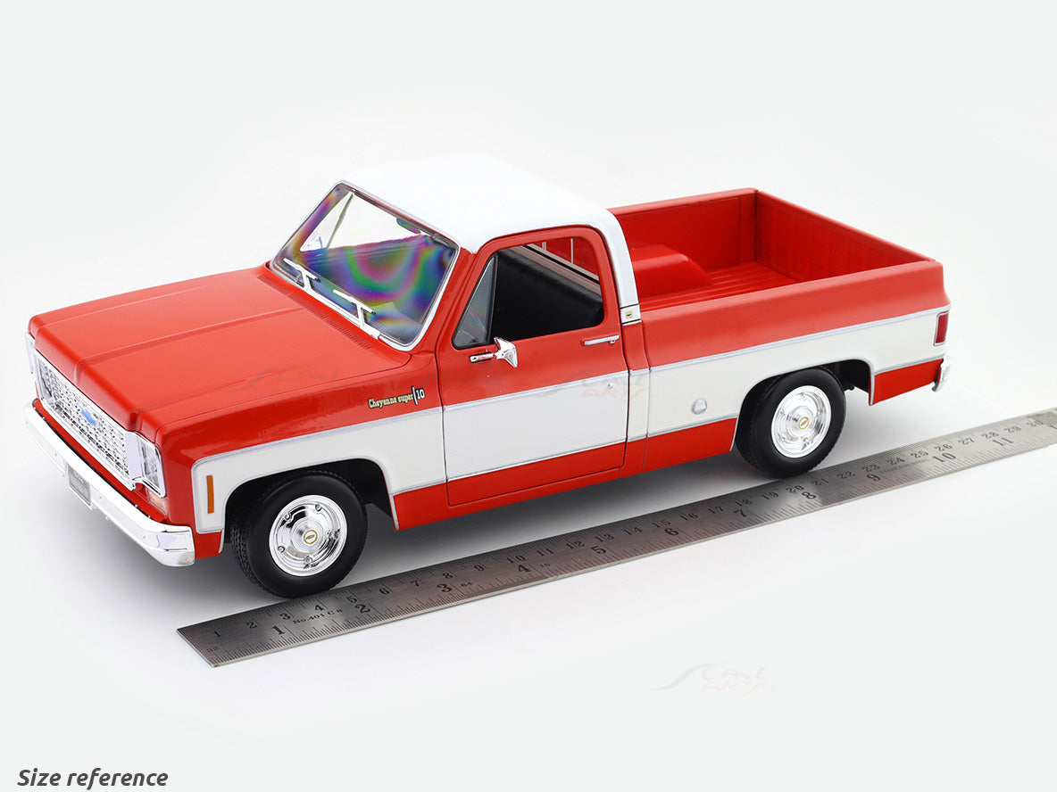 1974 Chevrolet Cheyenne Super C-10 red 1:18 Maisto licensed diecast scale model collectible