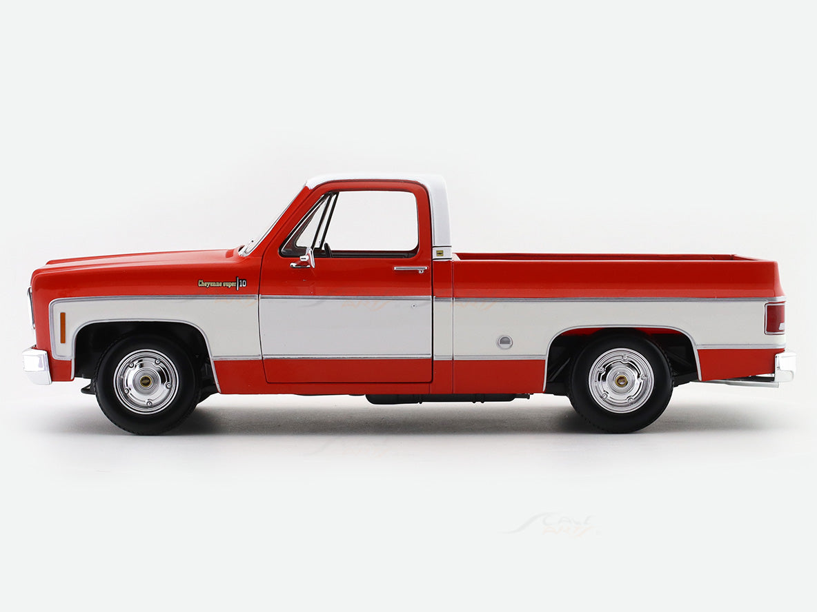 1974 Chevrolet Cheyenne Super C-10 red 1:18 Maisto licensed diecast scale model collectible