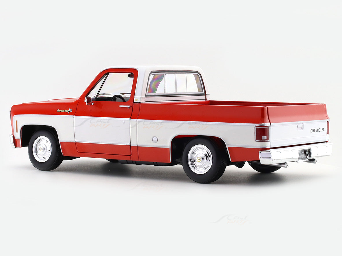 1974 Chevrolet Cheyenne Super C-10 red 1:18 Maisto licensed diecast scale model collectible
