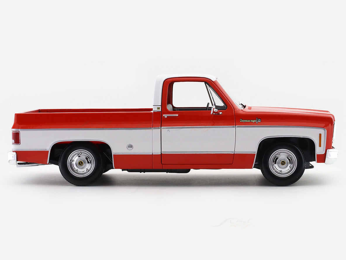 1974 Chevrolet Cheyenne Super C-10 red 1:18 Maisto licensed diecast scale model collectible