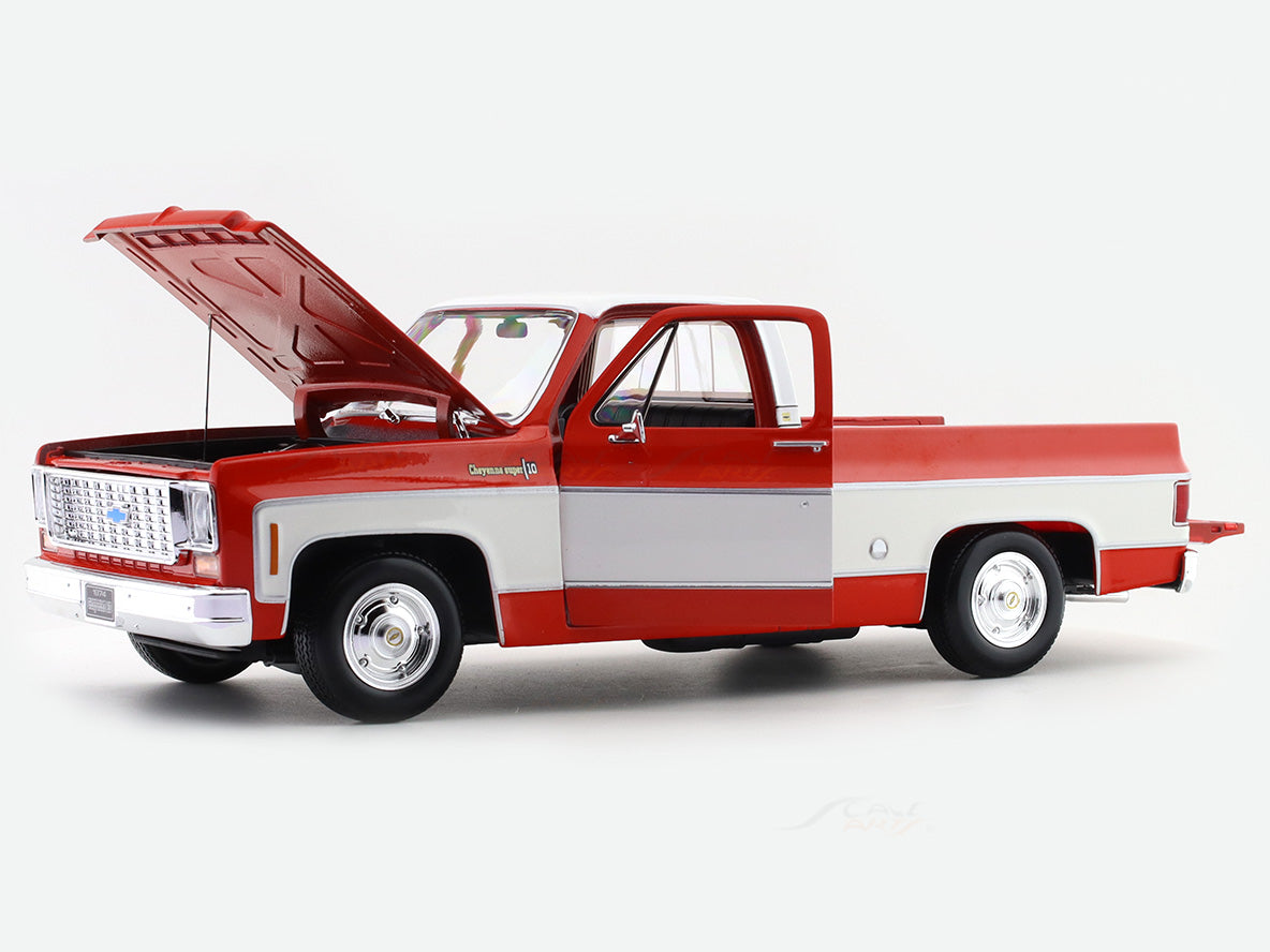 1974 Chevrolet Cheyenne Super C-10 red 1:18 Maisto licensed diecast scale model collectible