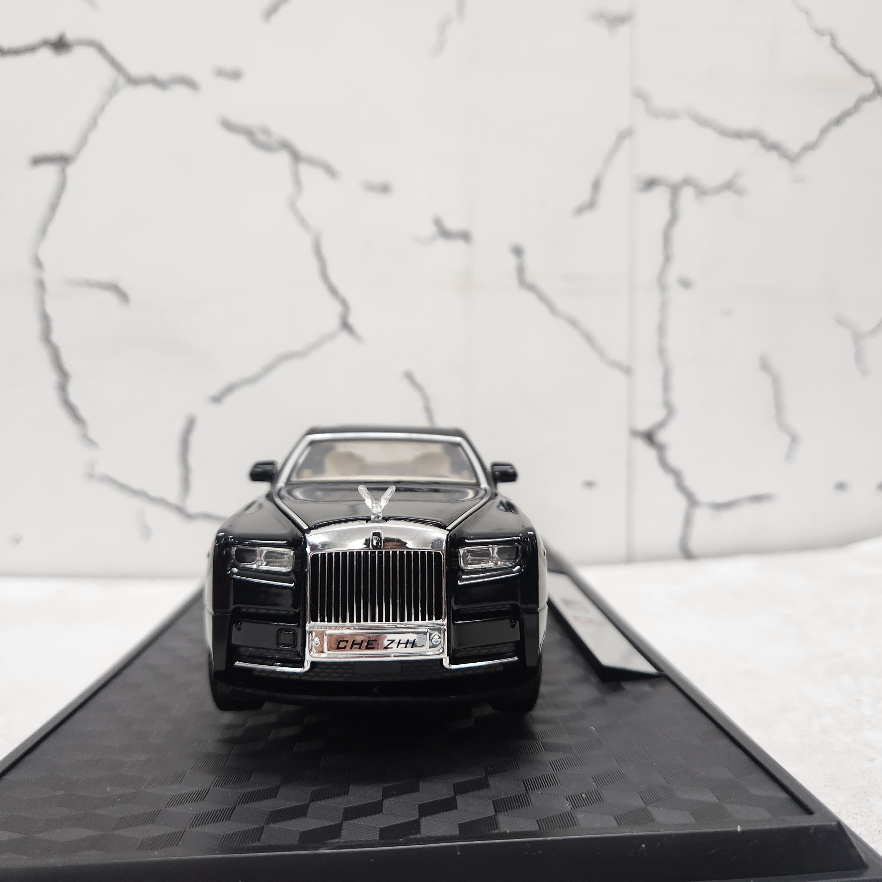 Rolls Royce Phantom Metal Diecast Car 1:24 (20x8 cm)