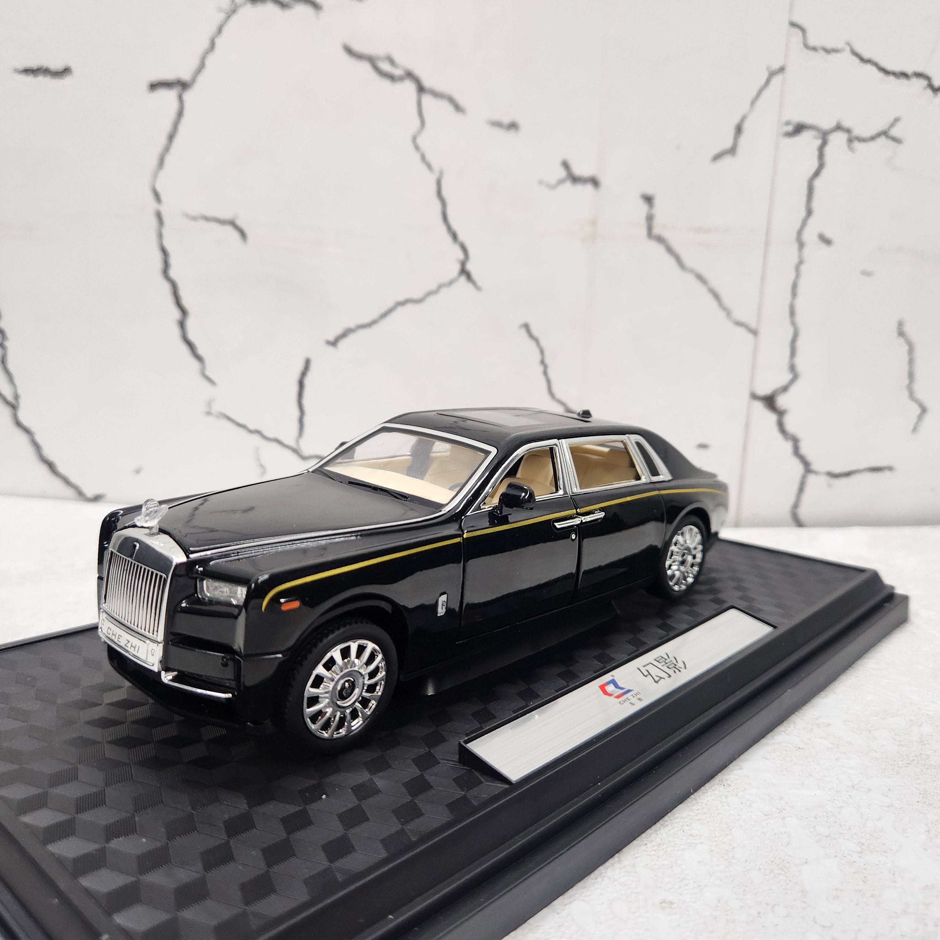 Rolls Royce Phantom Metal Diecast Car 1:24 (20x8 cm)