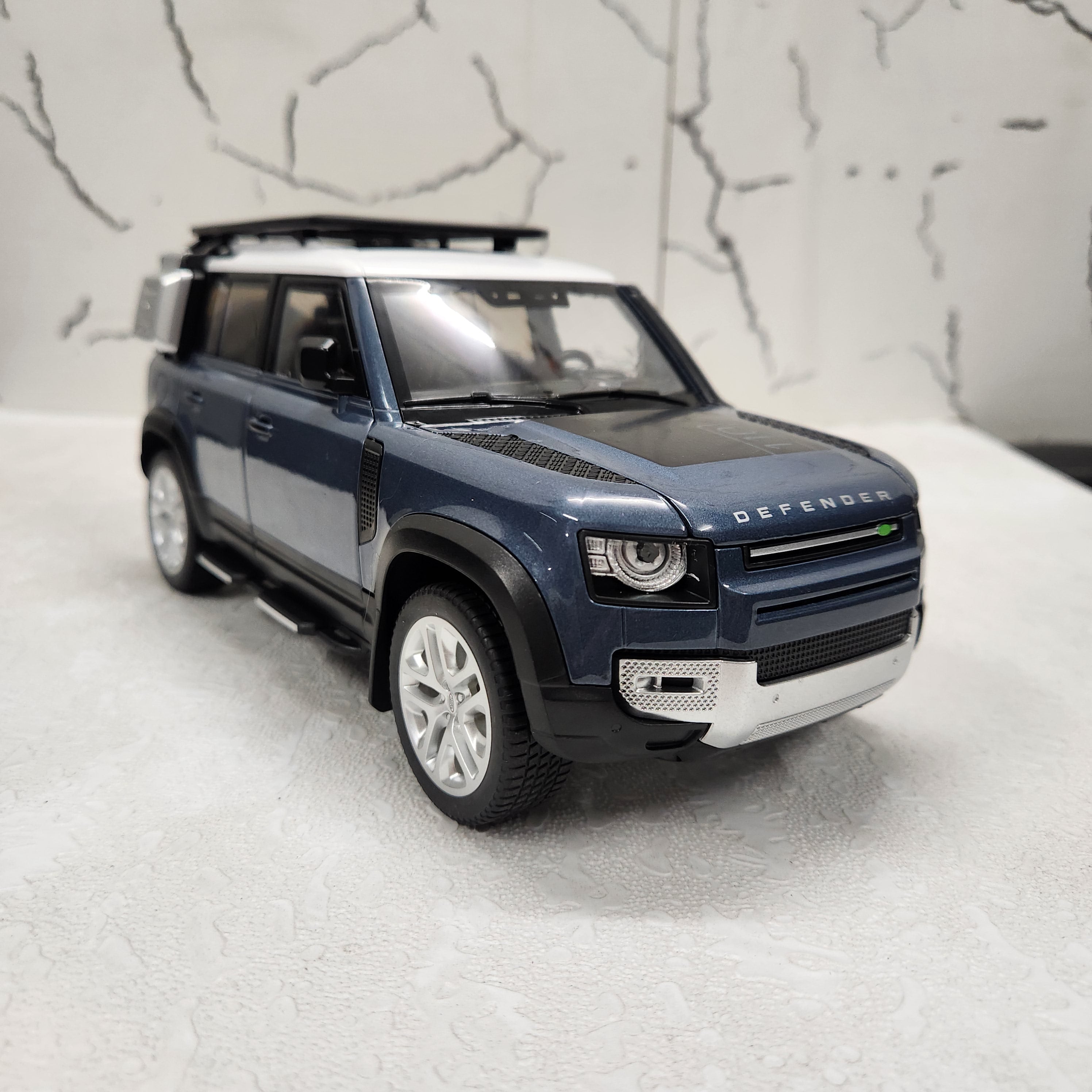 Defender 110 Blue Metal Diecast Car 1:18 (28x11 cm)