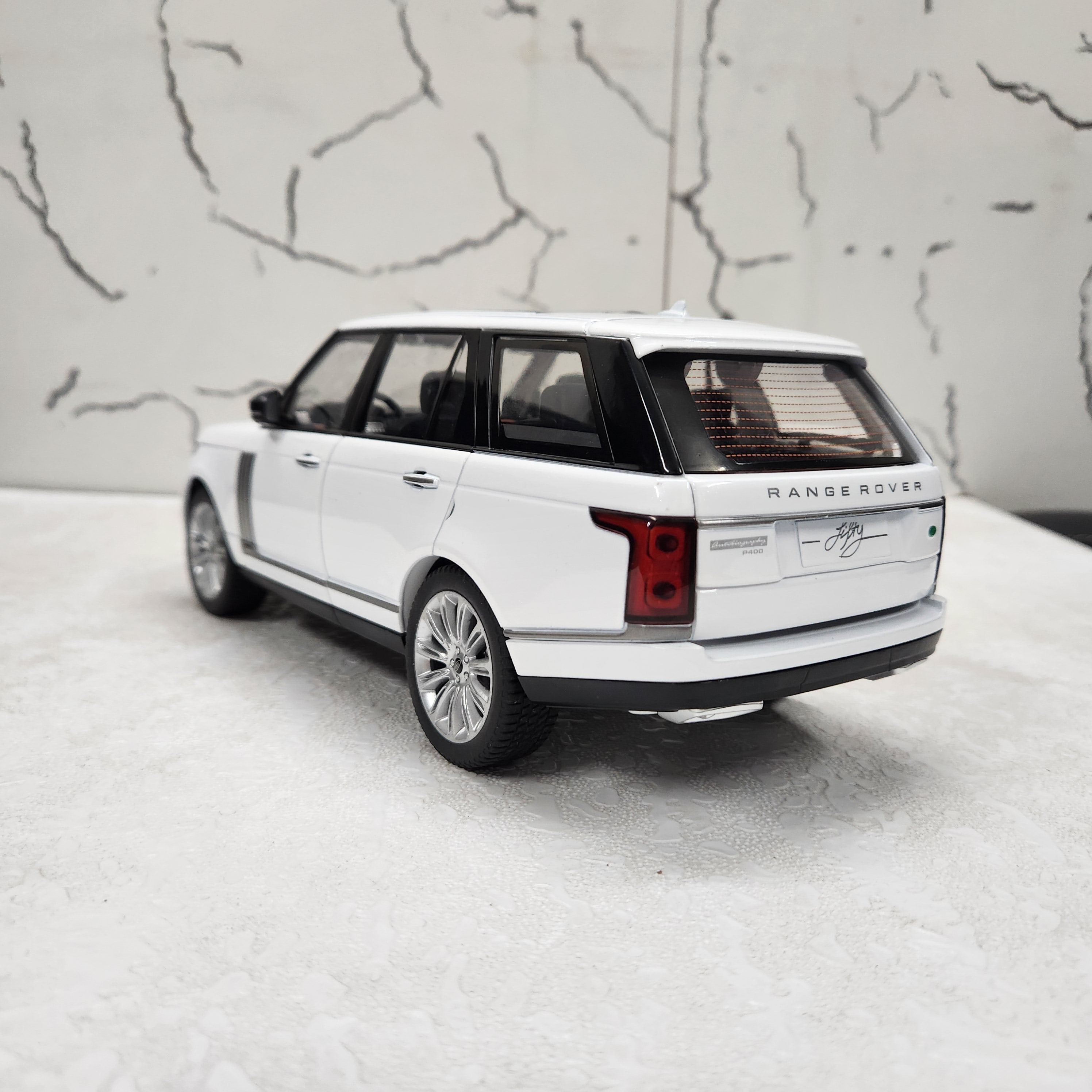 Range Rover Autobiography Metal Diecast Car 1:18 (28 x 11 cm)