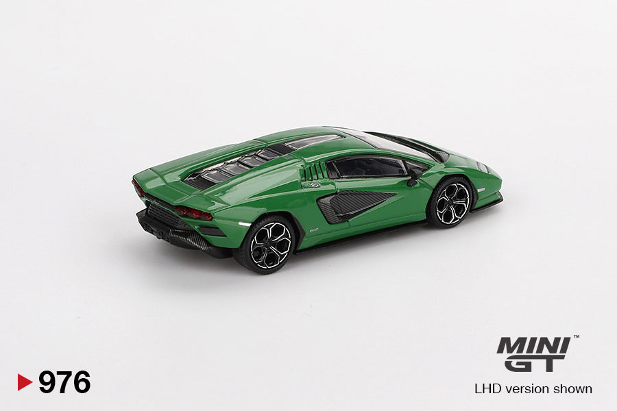 Lamborghini Countach LPI 800-4 Verde Medio 1:64 scale model car - Mini GT