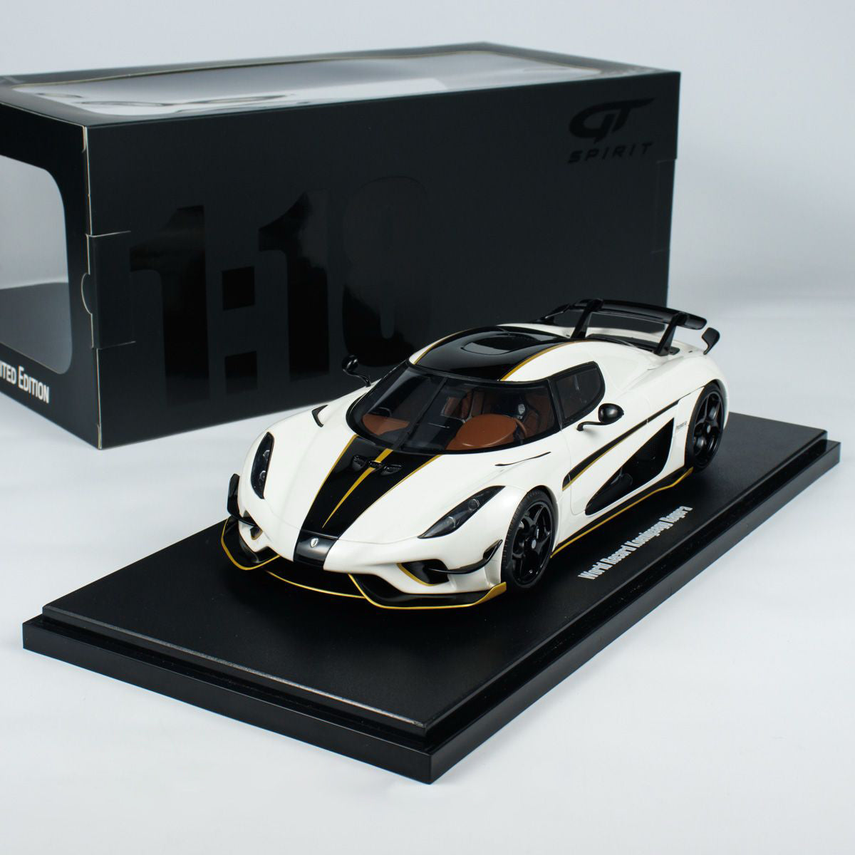 Koenigsegg Regrera Record White 2023 1:18 scale model car - GT Spirit