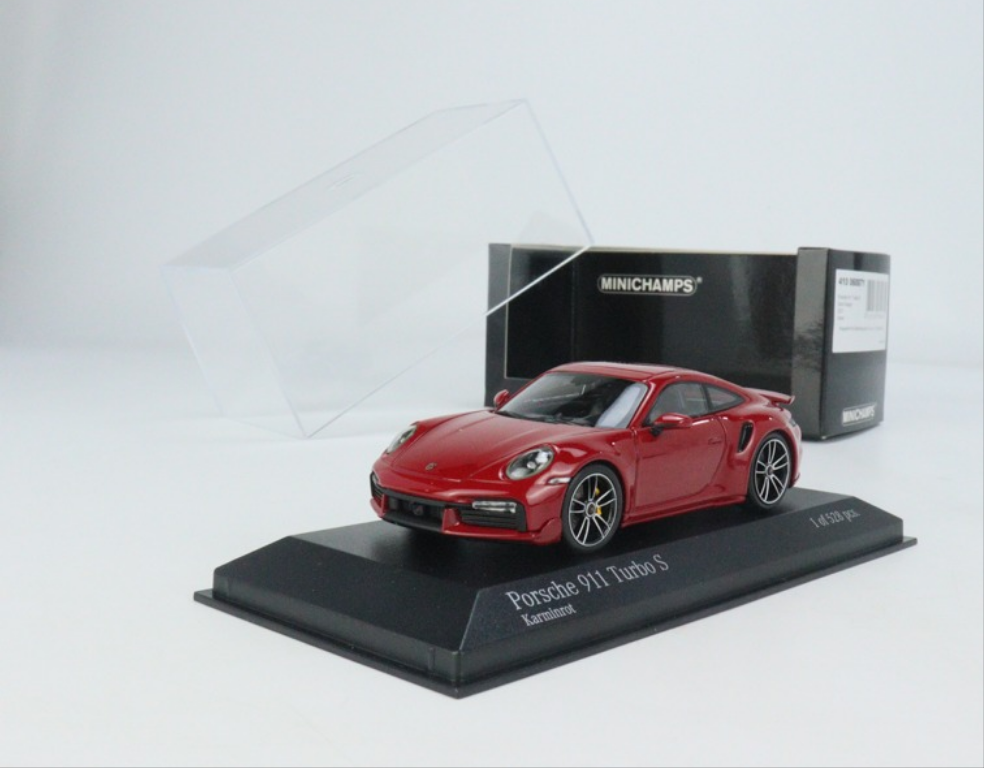 Broken acrylic case and damaged packaging: Porsche 911 Turbo S Coupe Sport Design Tyre 992 2021 Carmine Red 1:43 scale model car - Minichamps