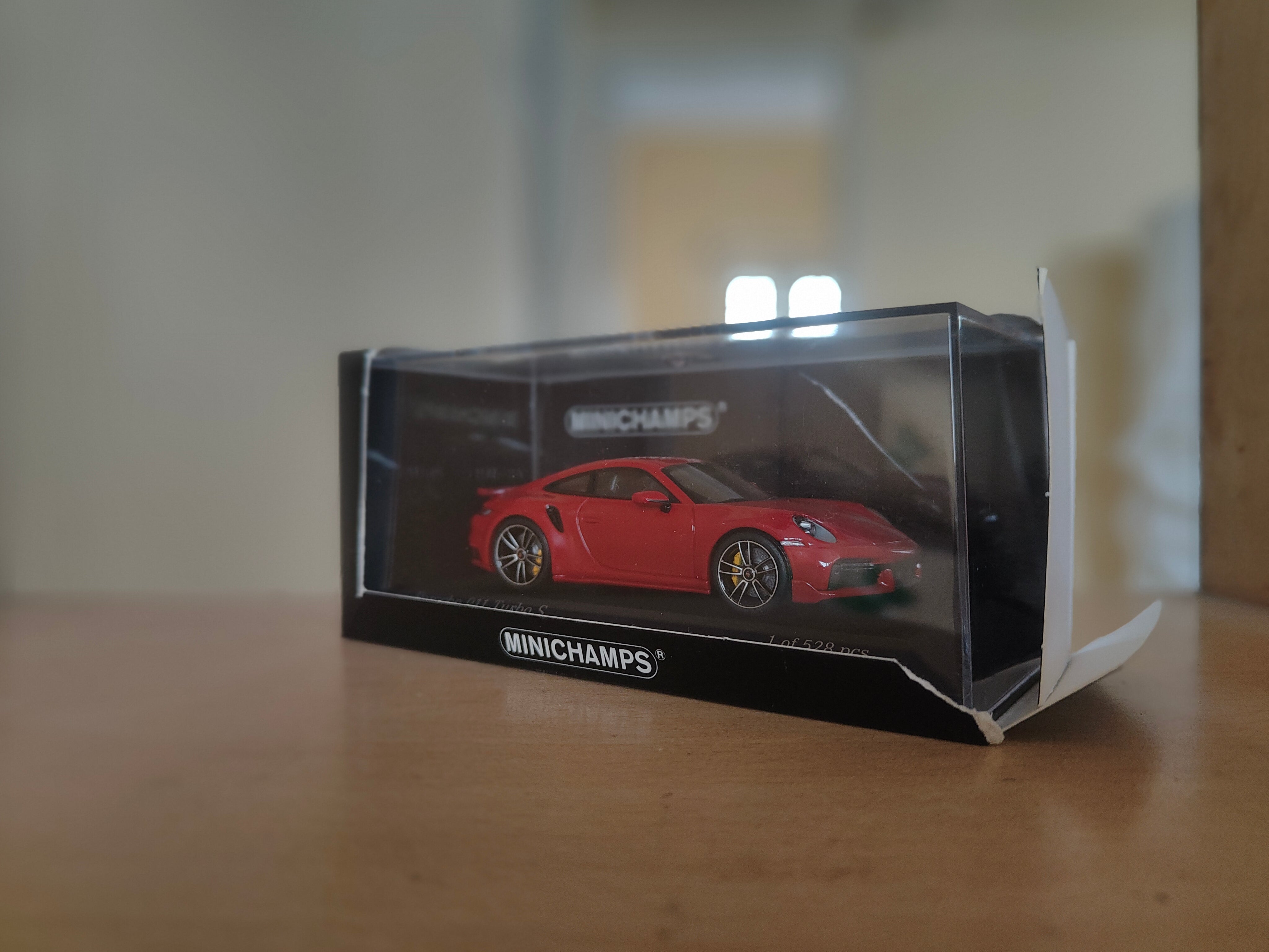 Broken acrylic case and damaged packaging: Porsche 911 Turbo S Coupe Sport Design Tyre 992 2021 Carmine Red 1:43 scale model car - Minichamps