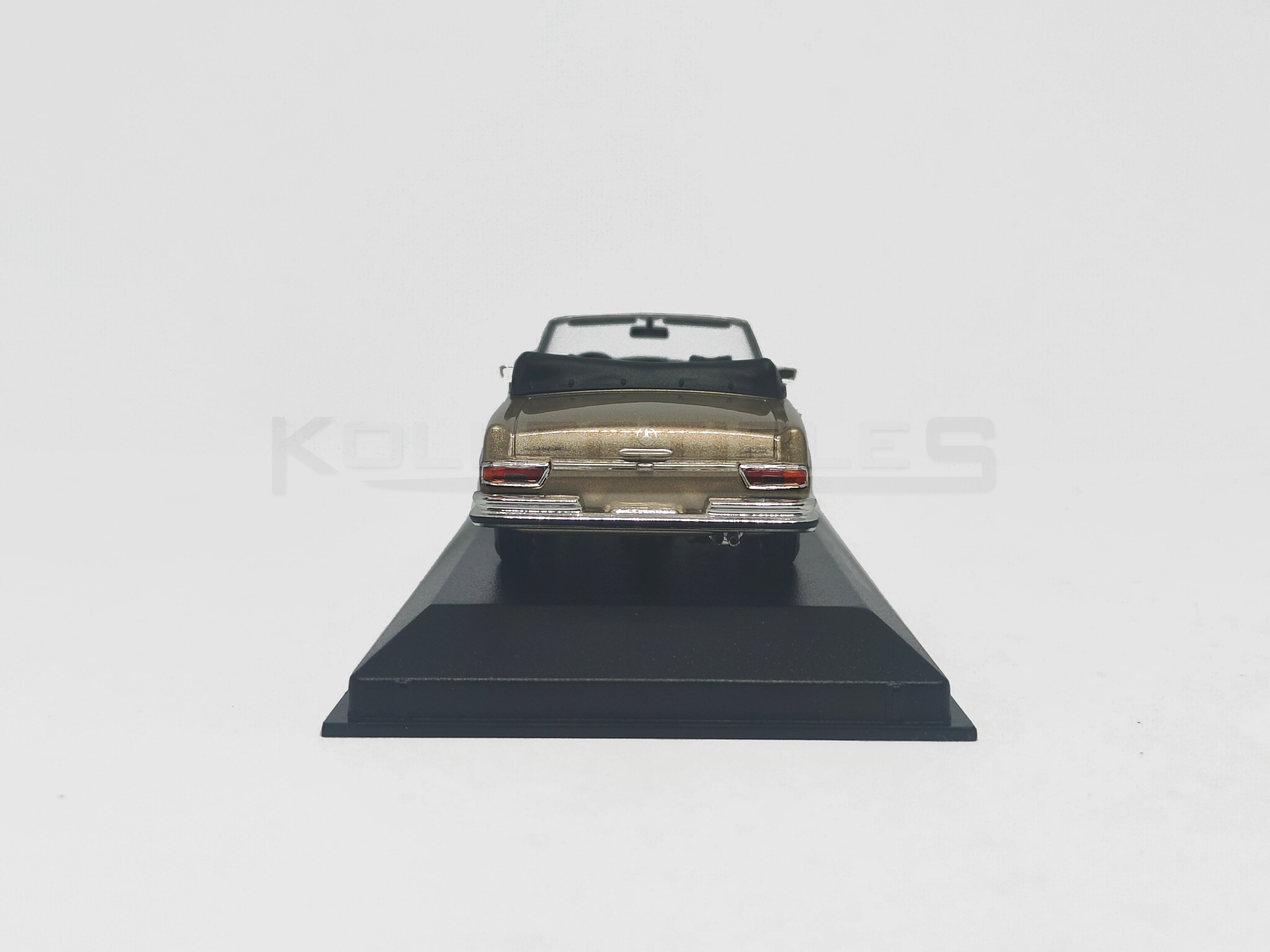 Mercedes Benz 280SE 3.5 Cabriolet - 1970 1:43 scale model car - Minichamps