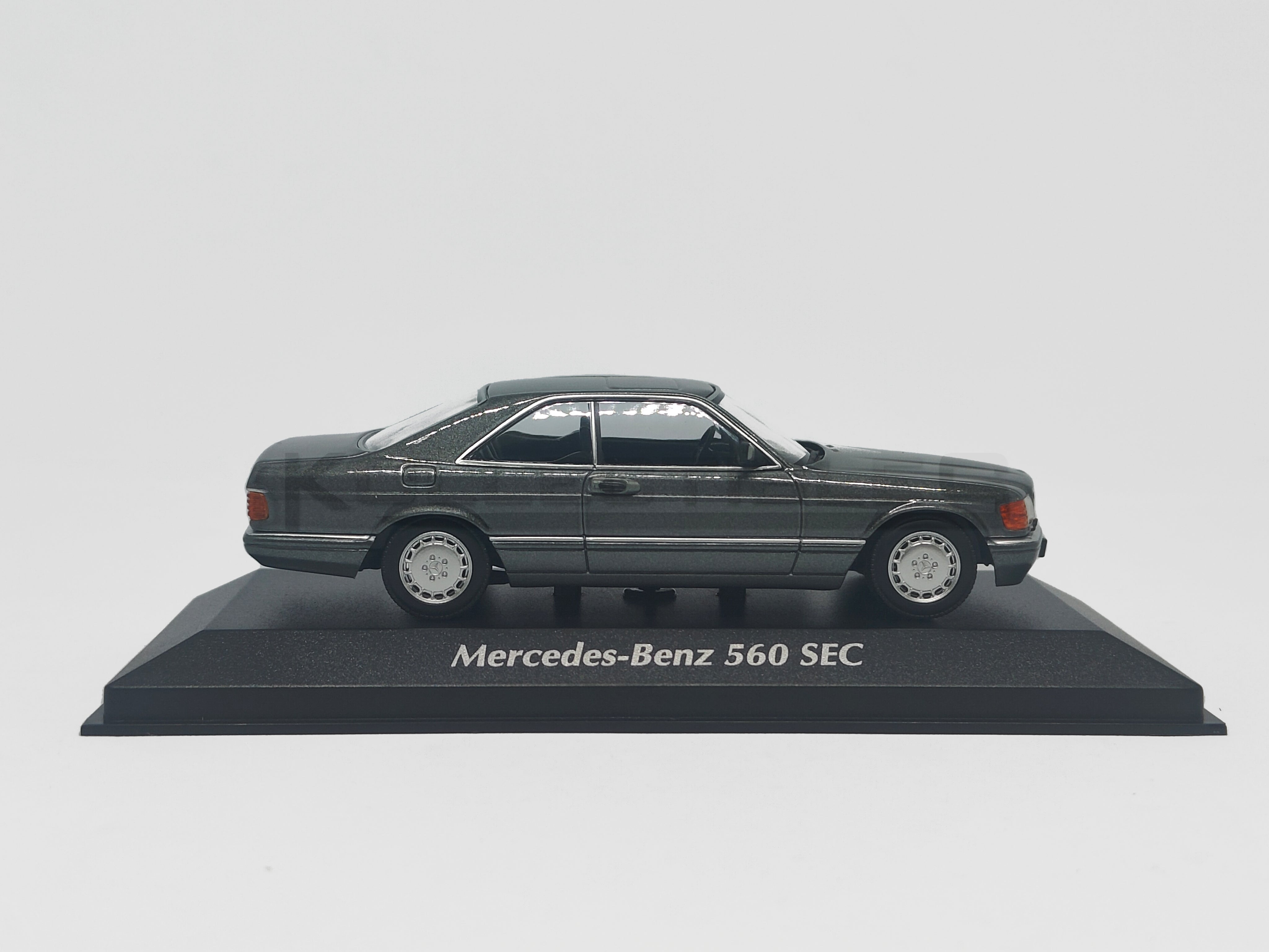 Mercedes Benz 560 SEC C126 1980 Grey Met 1:43 scale model car - Minichamps