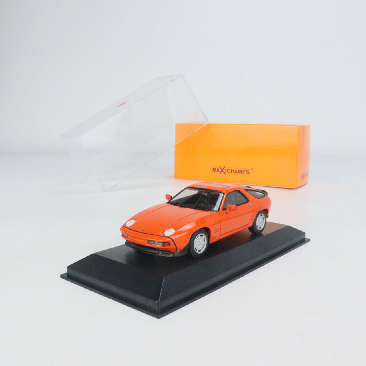 Porsche 928 S - 1979 - Orange 1:43 scale model car - Minichamps