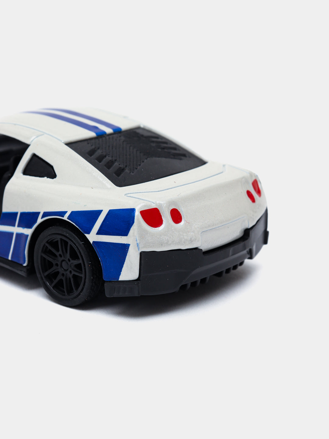 Nissan GTR R35 1:43 Diecast Car with Design