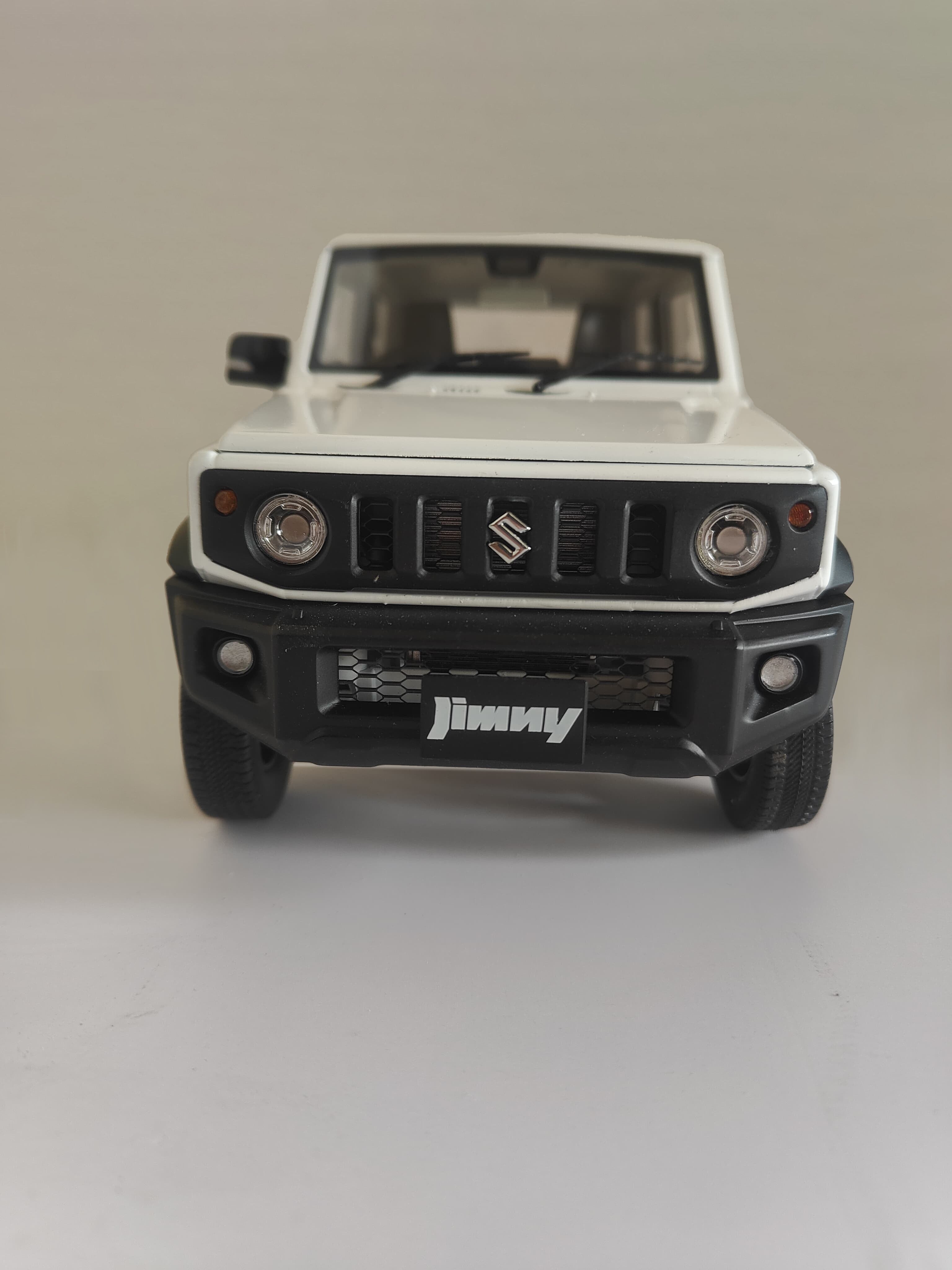 Suzuki Jimny White 1:18 scale model car