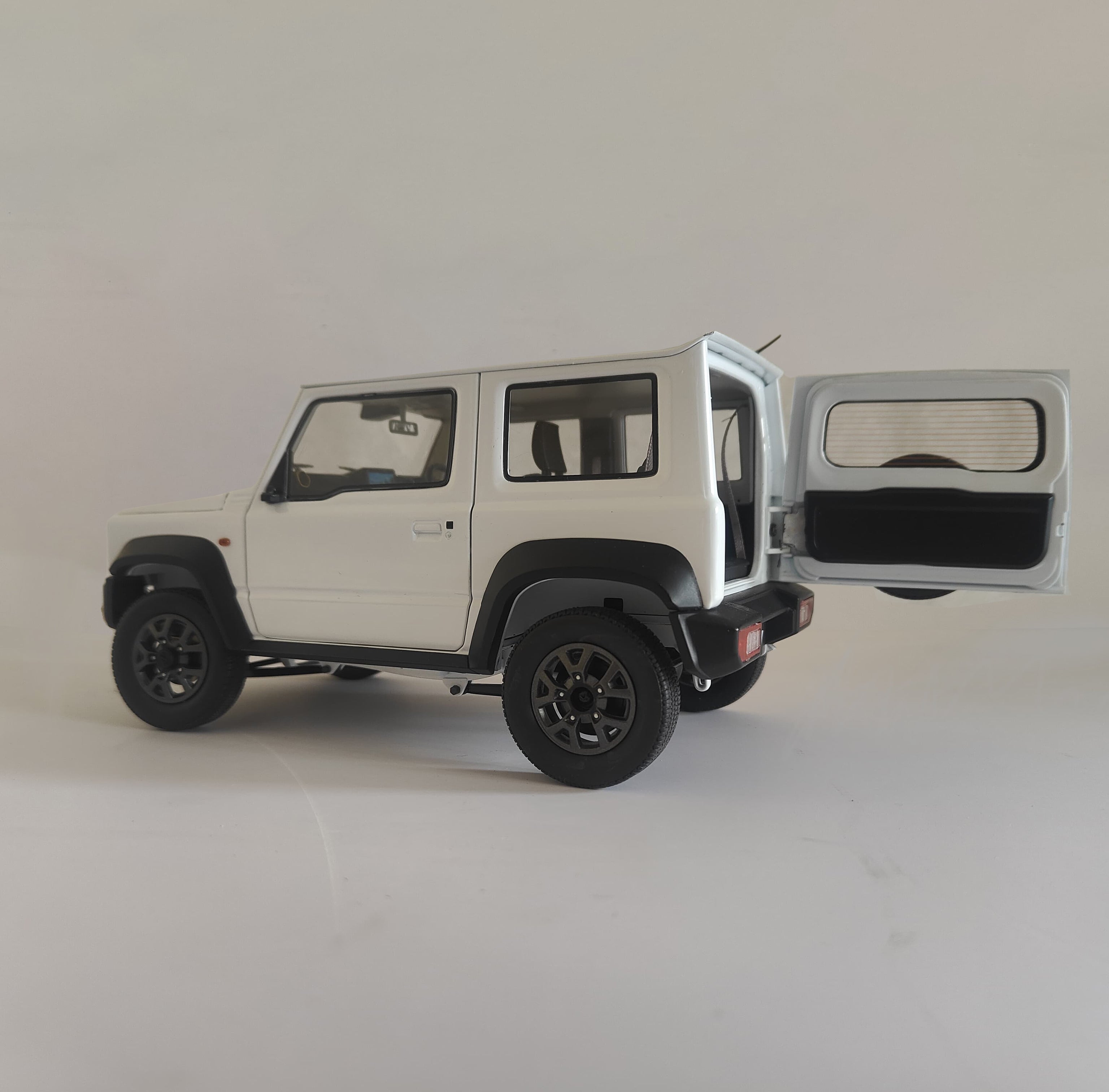 Suzuki Jimny White 1:18 scale model car
