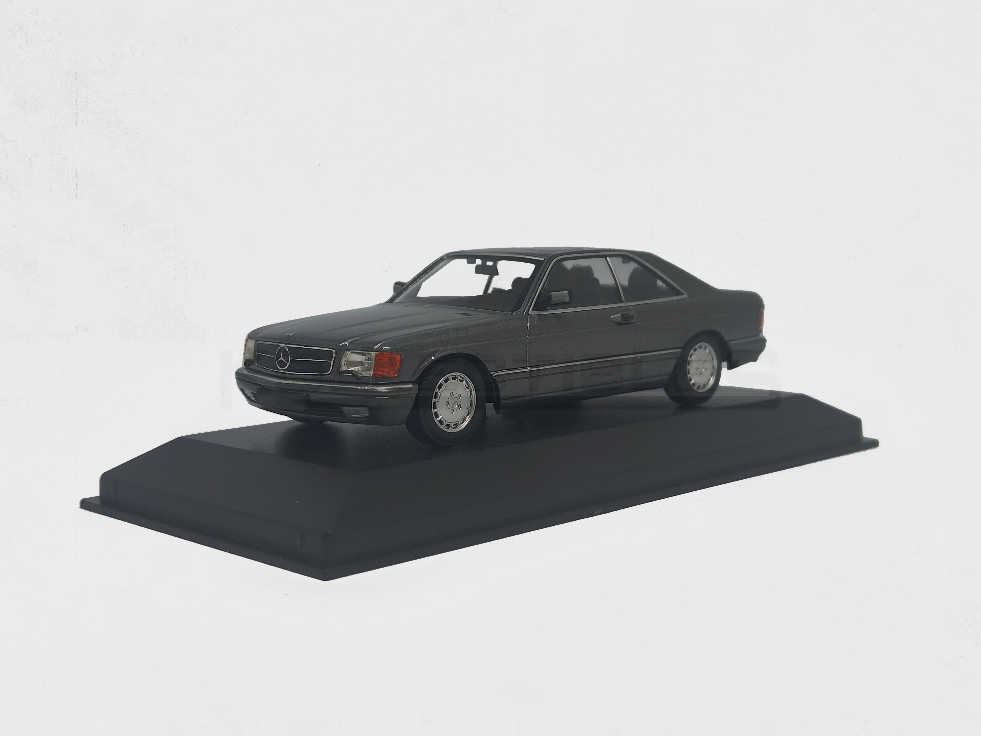 Mercedes Benz 560 SEC C126 1980 Grey Met 1:43 scale model car - Minichamps