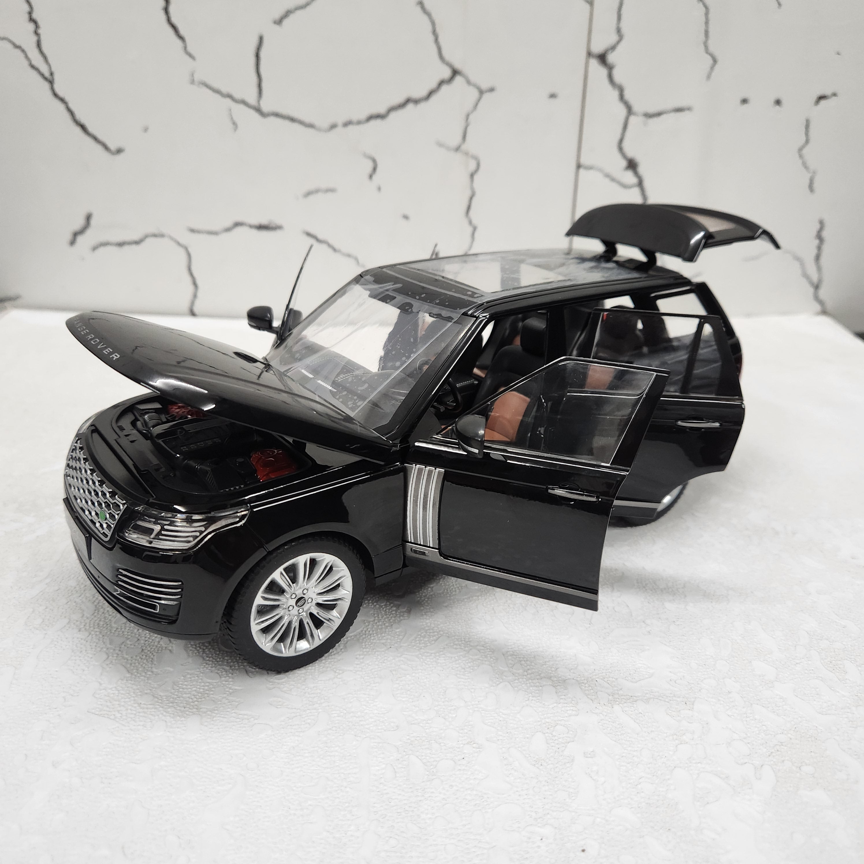 Range Rover Autobiography Metal Diecast Car 1:18 (28 x 11 cm)